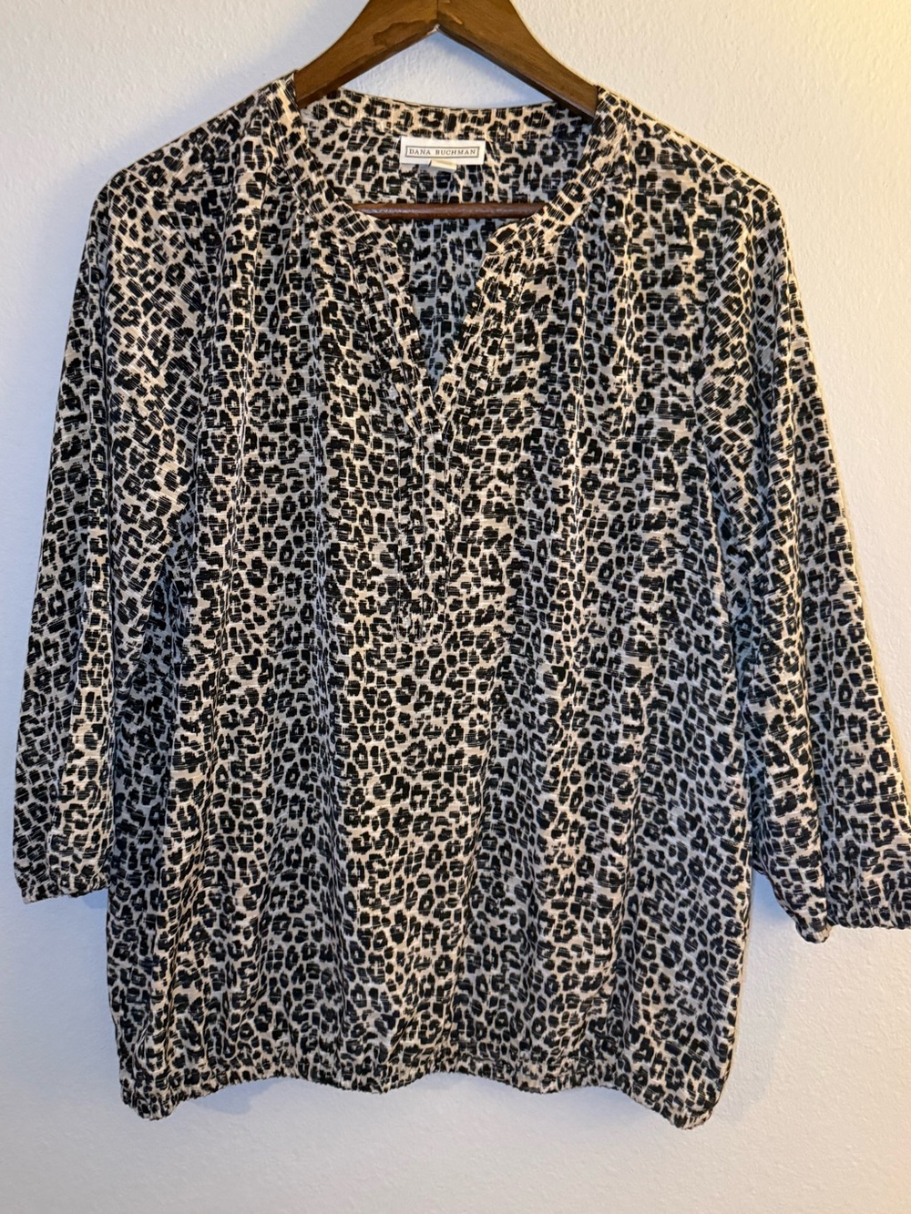 Dana Buchman Black & Cream Leopard Print V-Neck Blouse